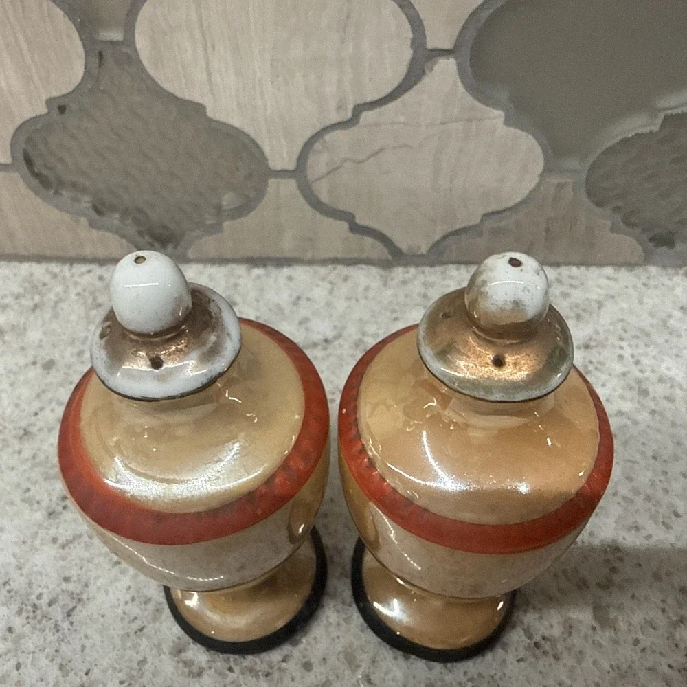 Vintage Floral Vase Shaped Salt & Pepper Shaker Set Made in Japan Hand painted‎